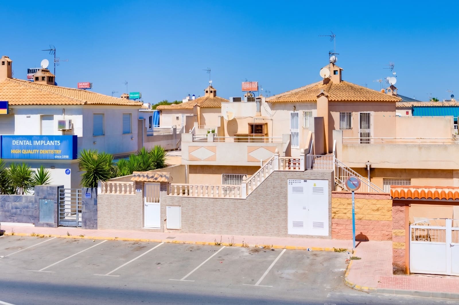 3 bedroom Terraced Villa for sale in Torrevieja with pool - € 169,990 (Ref: 10043193)