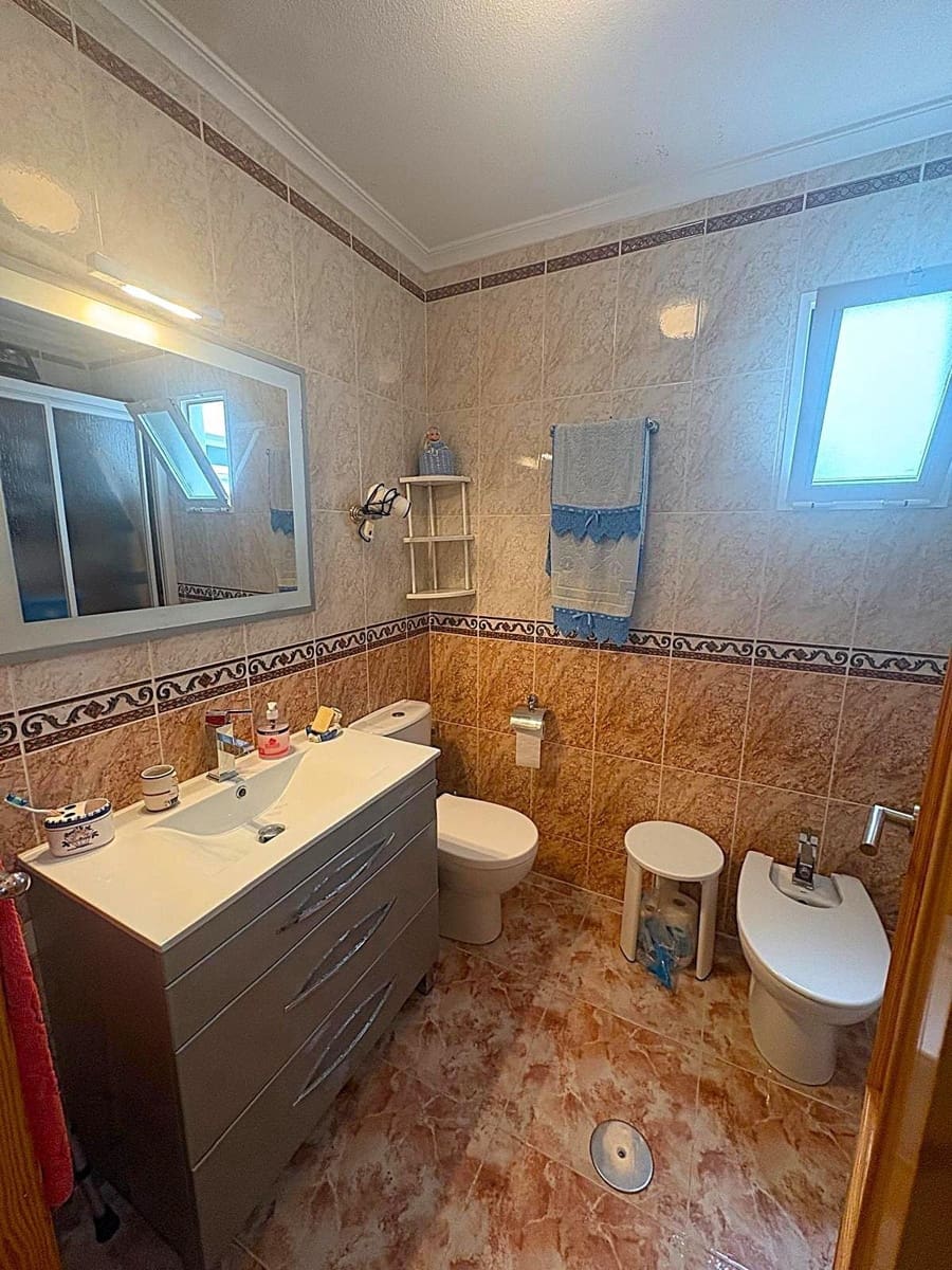 2 bedroom Apartment for sale in Torrevieja with garage - € 199,990 (Ref: 10045224)