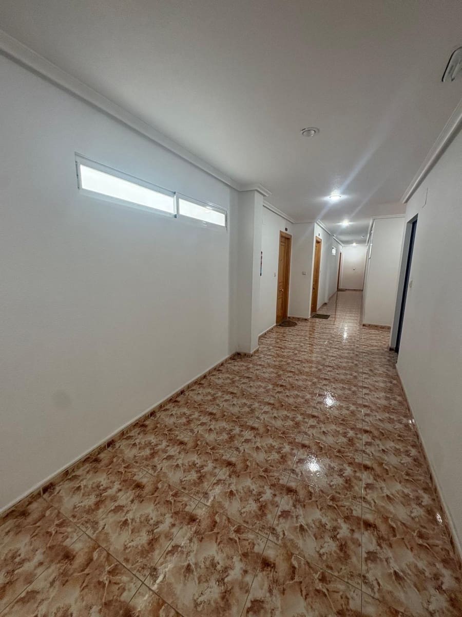 2 bedroom Apartment for sale in Torrevieja with garage - € 199,990 (Ref: 10045224)