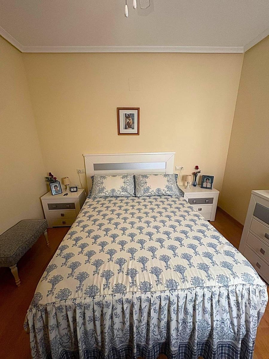 2 bedroom Apartment for sale in Torrevieja with garage - € 199,990 (Ref: 10045224)