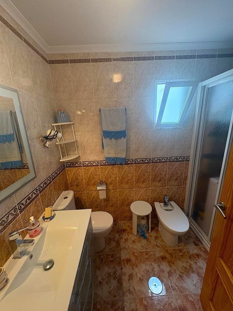2 bedroom Apartment for sale in Torrevieja with garage - € 199,990 (Ref: 10045224)