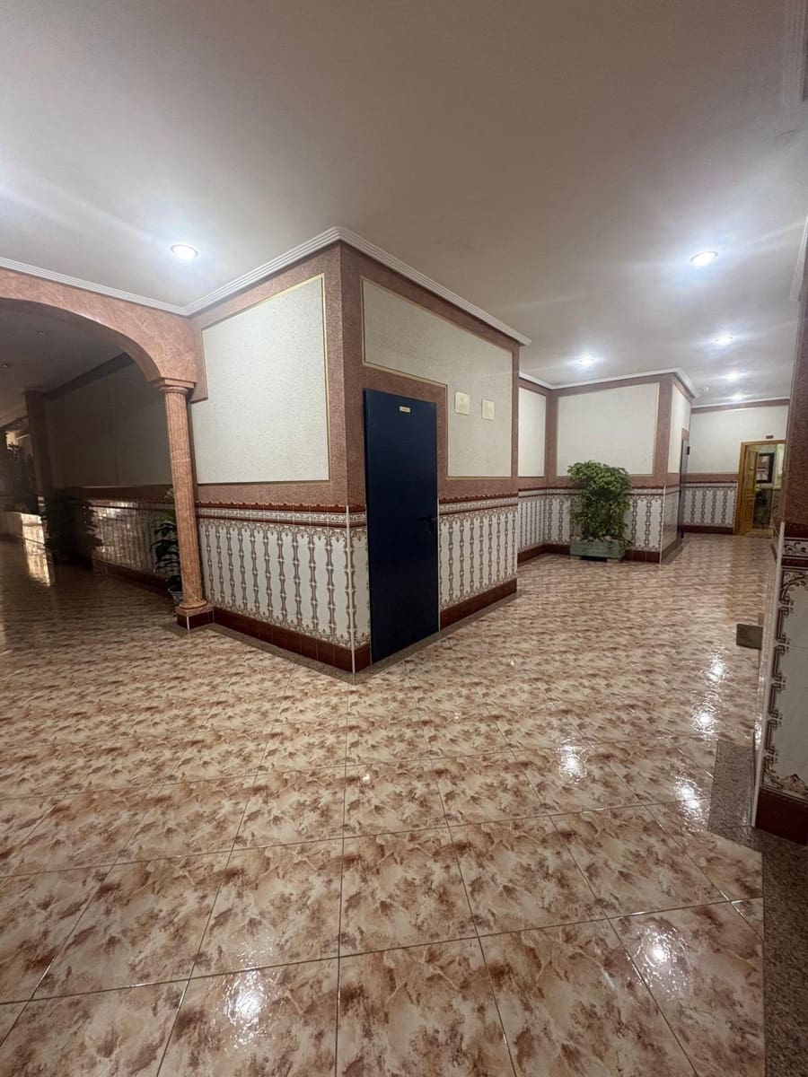 2 bedroom Apartment for sale in Torrevieja with garage - € 199,990 (Ref: 10045224)