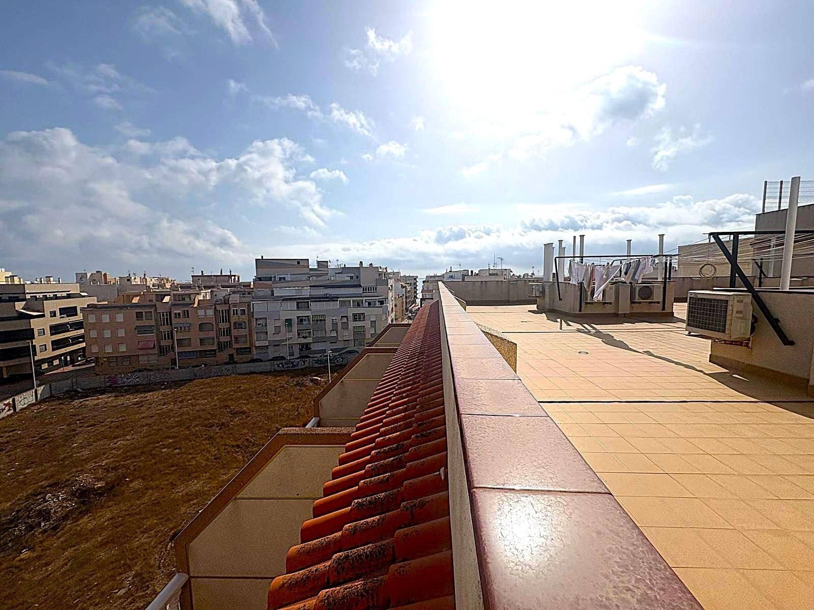 2 bedroom Apartment for sale in Torrevieja with garage - € 199,990 (Ref: 10045224)