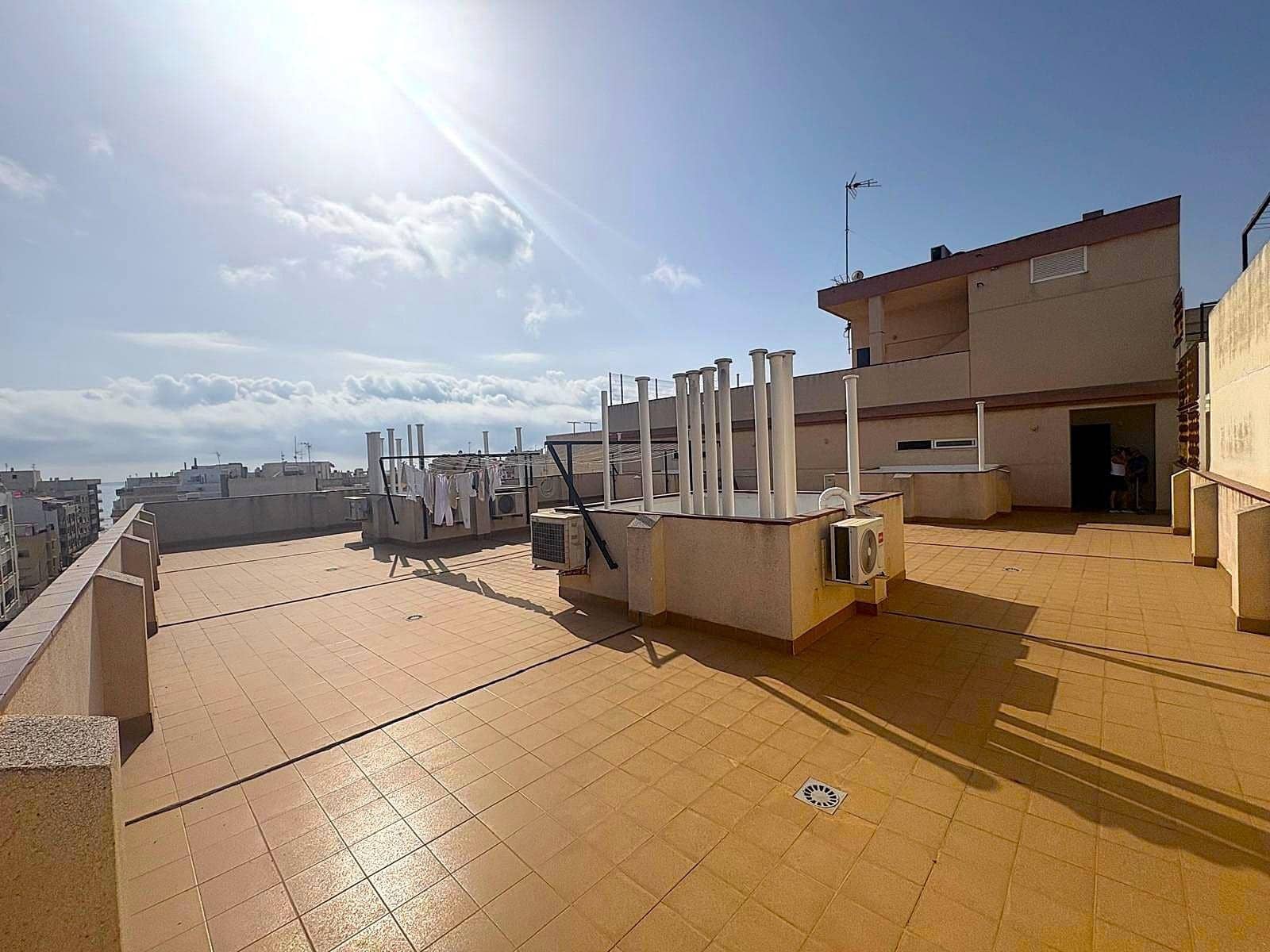 2 bedroom Apartment for sale in Torrevieja with garage - € 199,990 (Ref: 10045224)