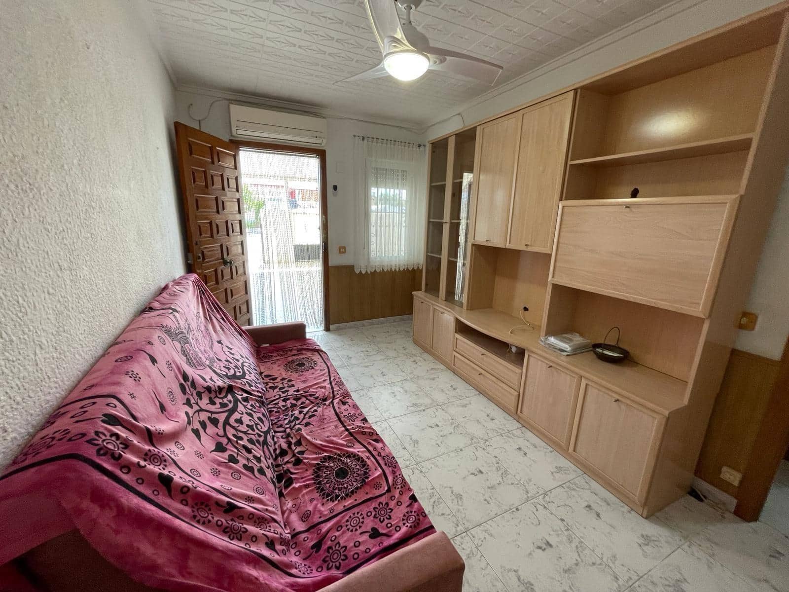 2 slaapkamer Rijtjeshuis te koop in Torrevieja - € 110.000 (Ref: 10047515)