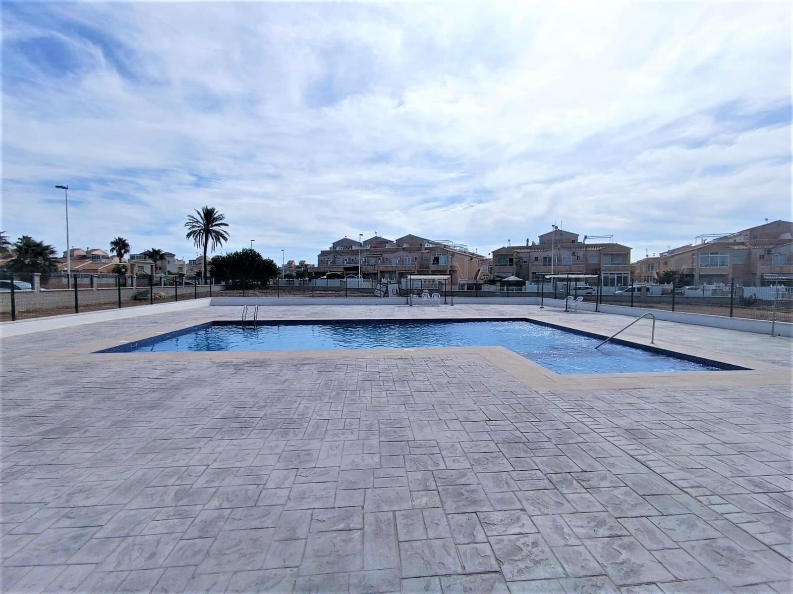 2 slaapkamer Rijtjeshuis te koop in Torrevieja - € 110.000 (Ref: 10047515)