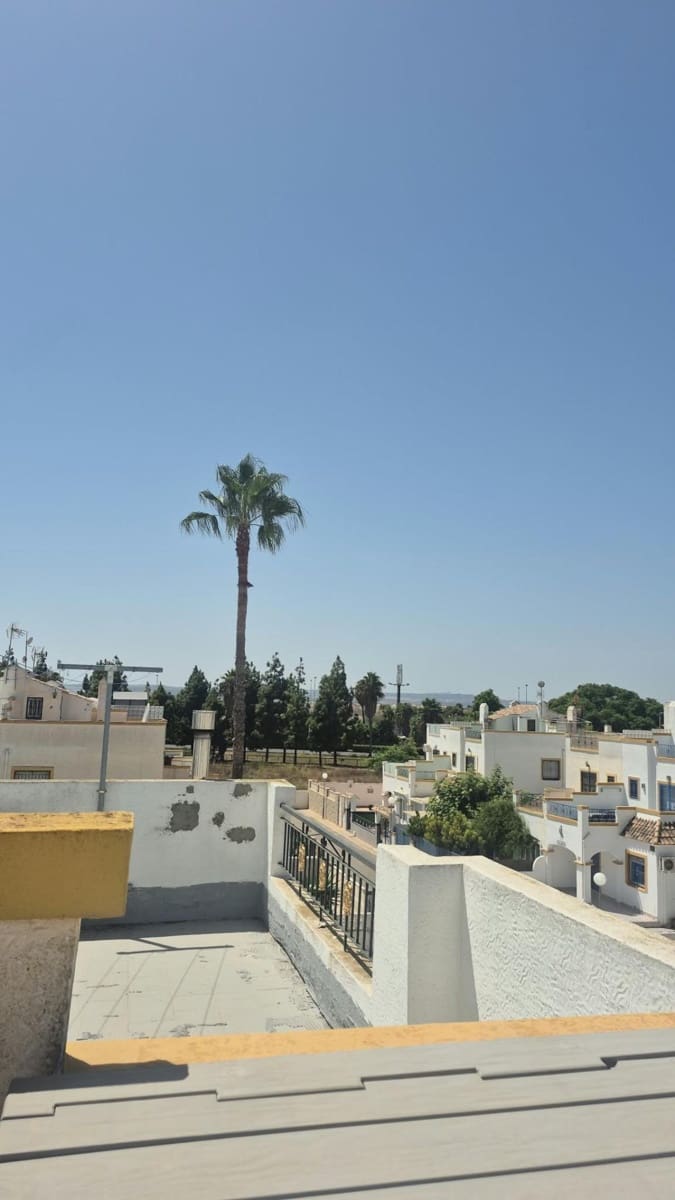 3 quarto Moradia em Banda para venda em Torrevieja com piscina - 249 000 € (Ref: 10055495)