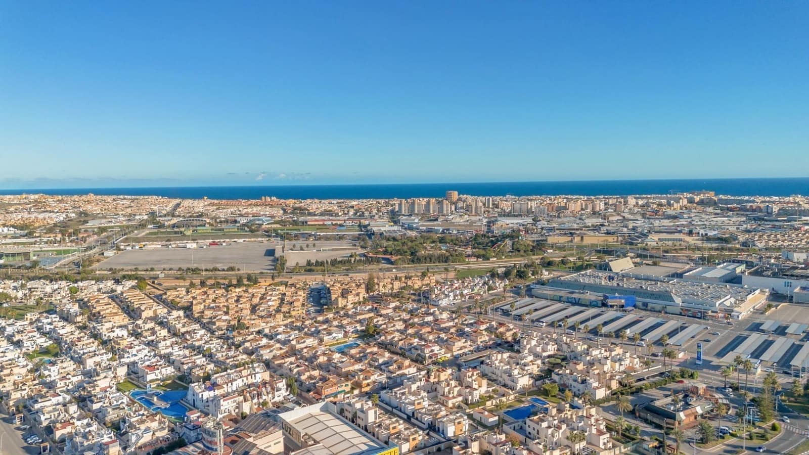 3 quarto Moradia em Banda para venda em Torrevieja com piscina - 249 000 € (Ref: 10055495)