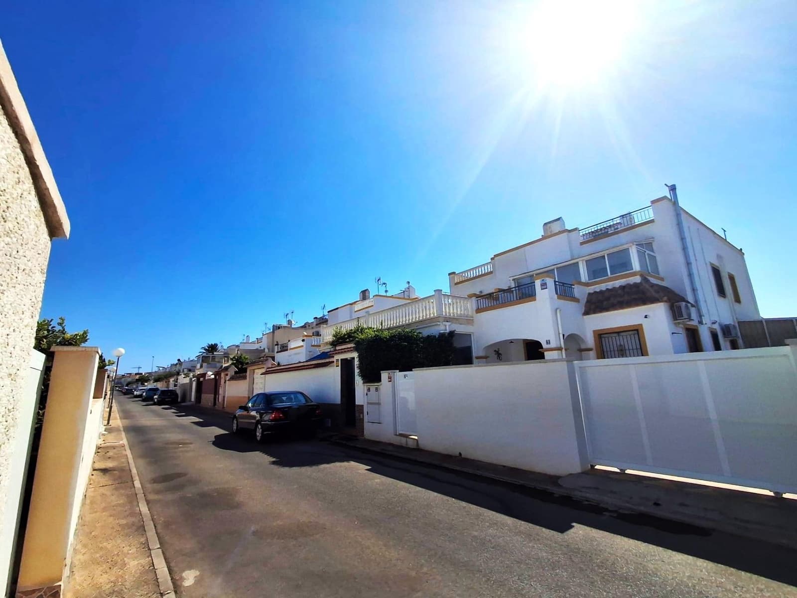 3 quarto Moradia em Banda para venda em Torrevieja com piscina - 249 000 € (Ref: 10055495)