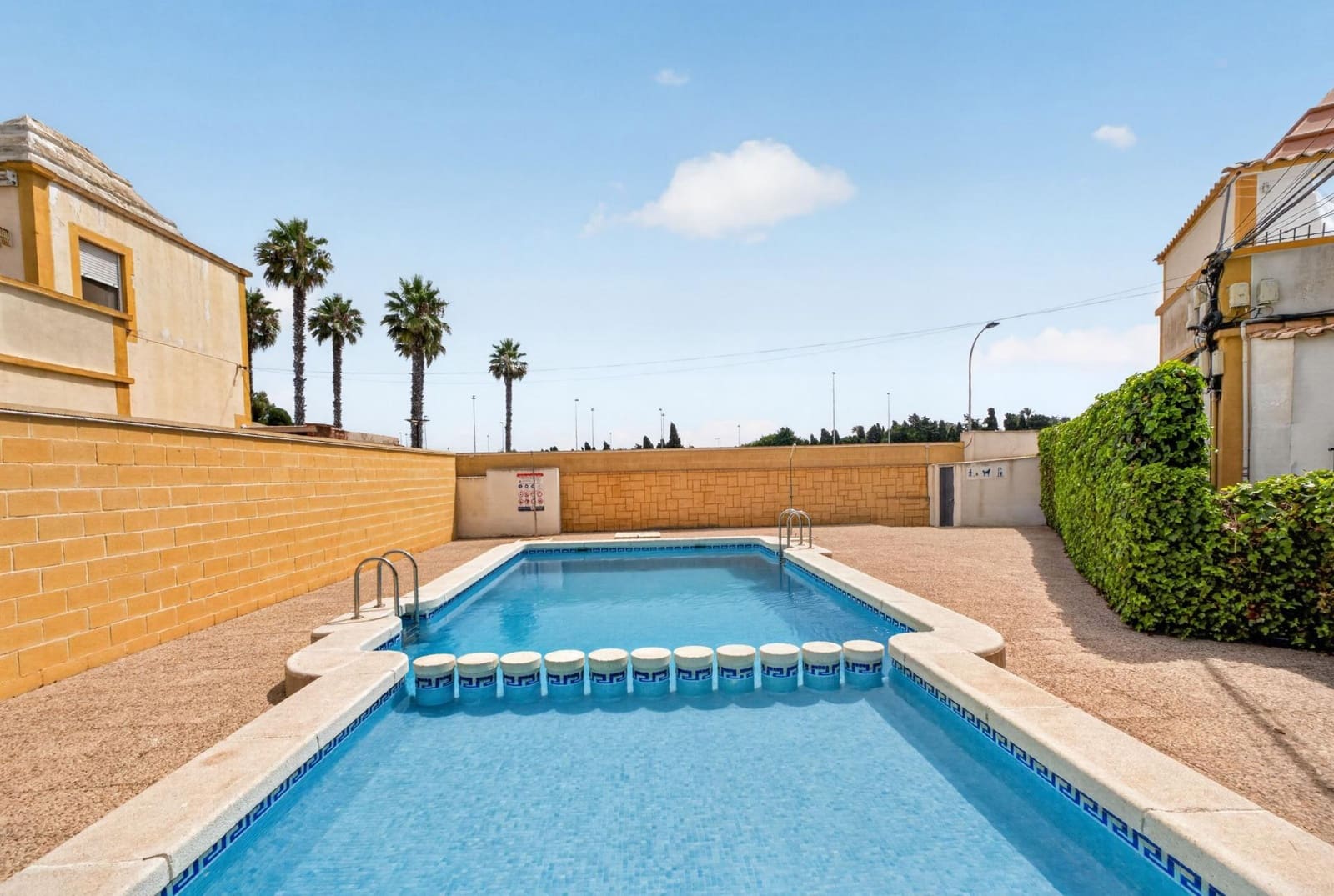 3 soveværelse Bungalow til salg i Torrevieja med swimmingpool - € 199.900 (Ref: 10064613)