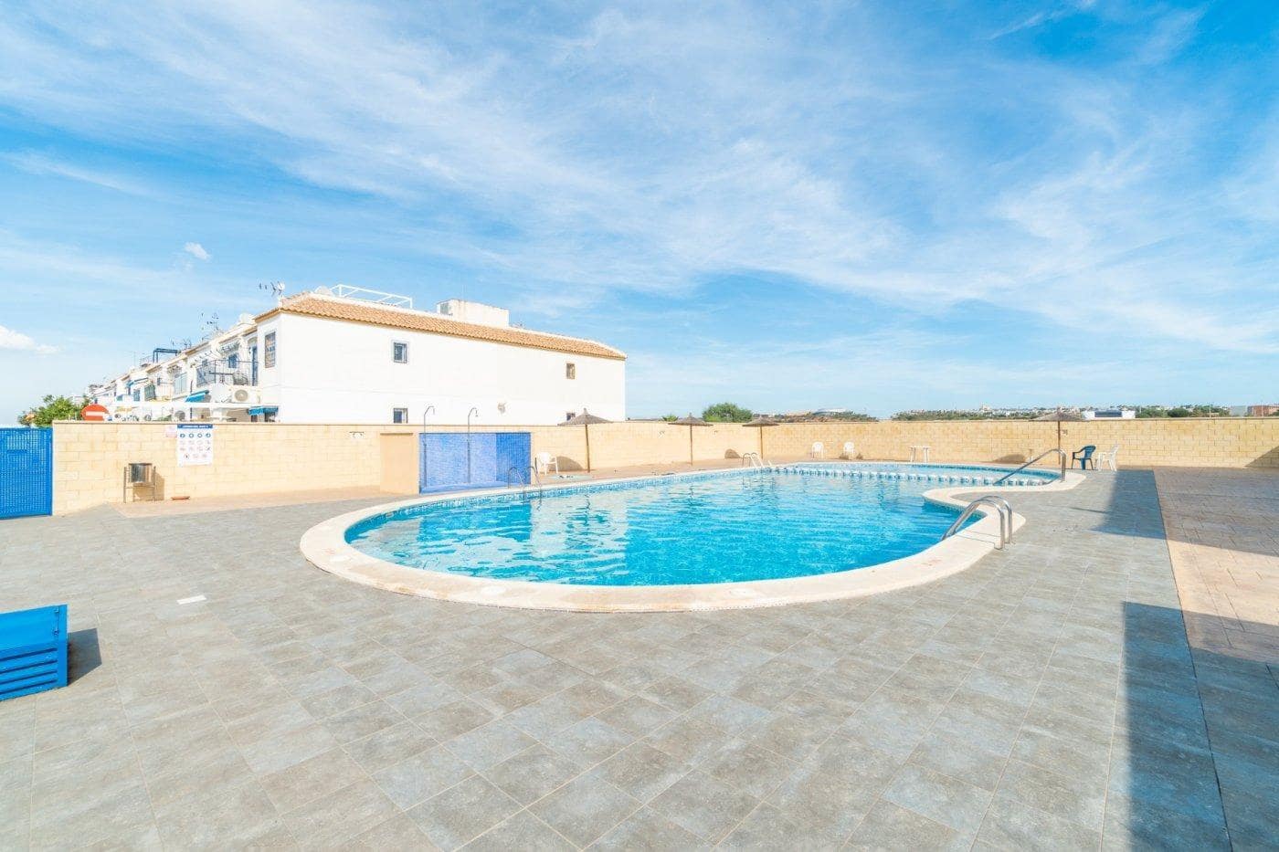 2 chambre Bungalow à vendre à Torrevieja avec piscine - 150 000 € (Ref: 10064614)
