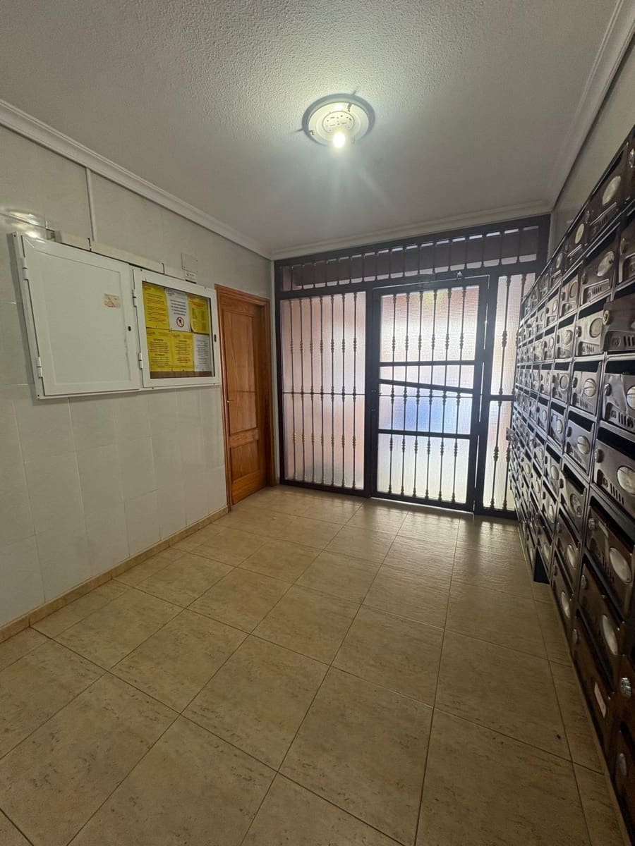 2 soverom Leilighet til salgs i Torrevieja - € 133 000 (Ref: 10076618)