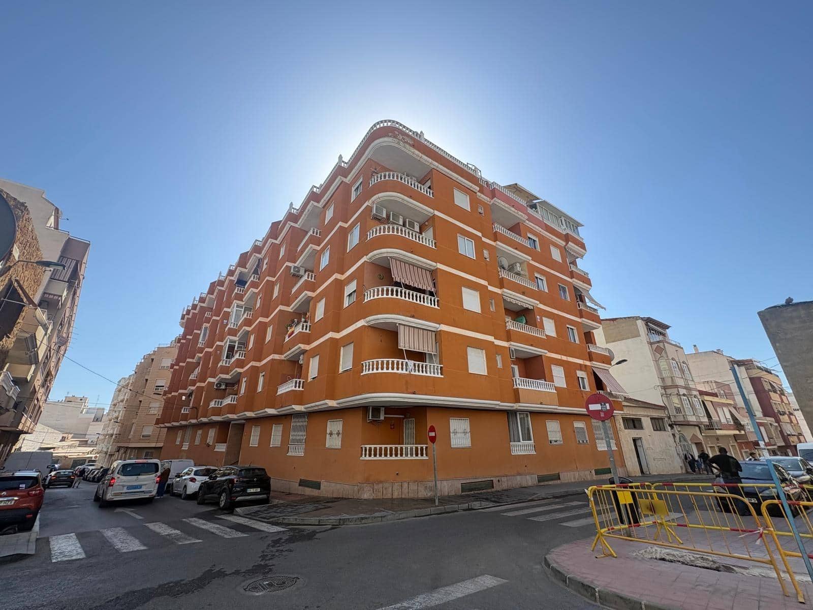 2 soverom Leilighet til salgs i Torrevieja - € 133 000 (Ref: 10076618)