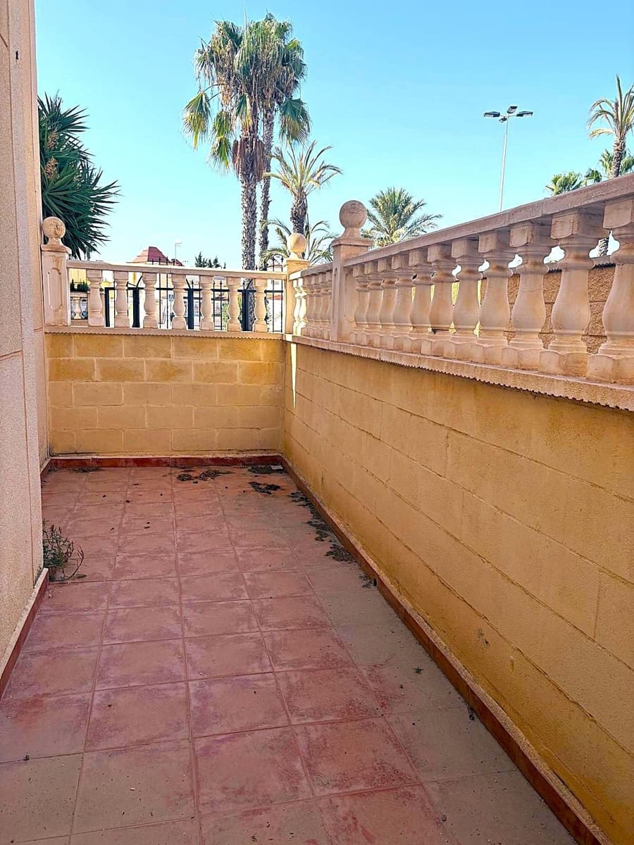 3 slaapkamer Bungalow te koop in Torrevieja met zwembad - € 143.900 (Ref: 10076619)