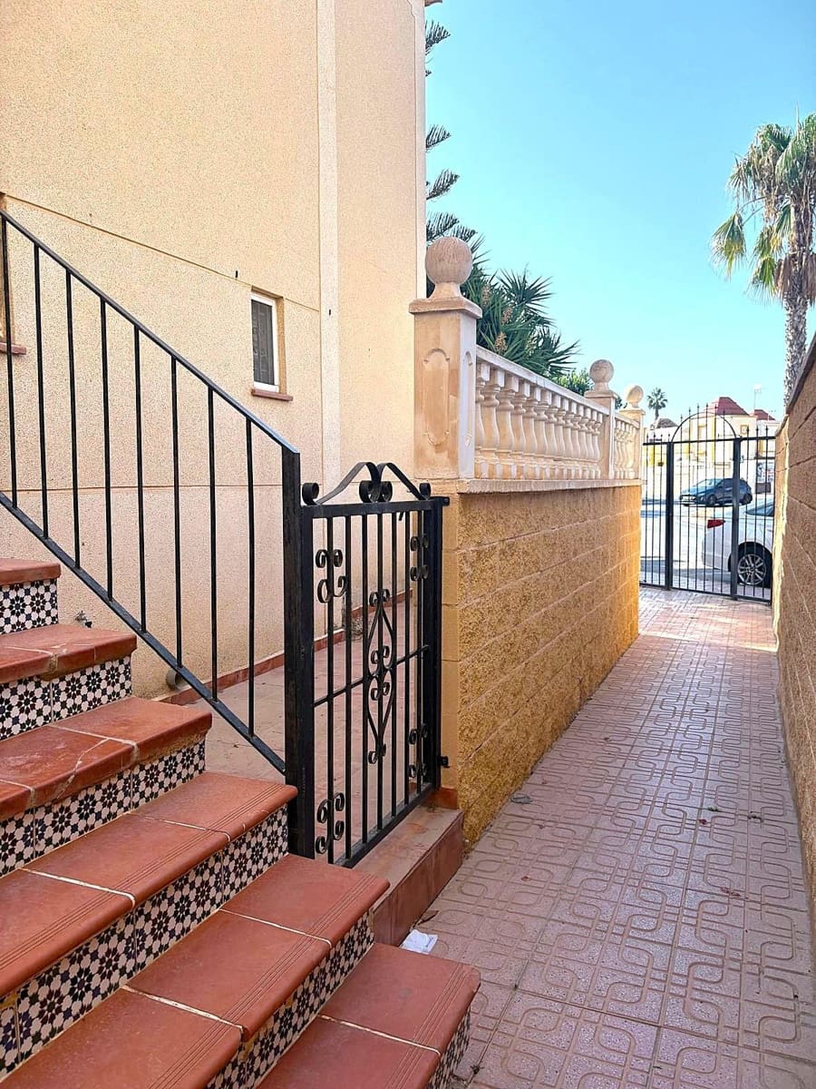 3 slaapkamer Bungalow te koop in Torrevieja met zwembad - € 143.900 (Ref: 10076619)