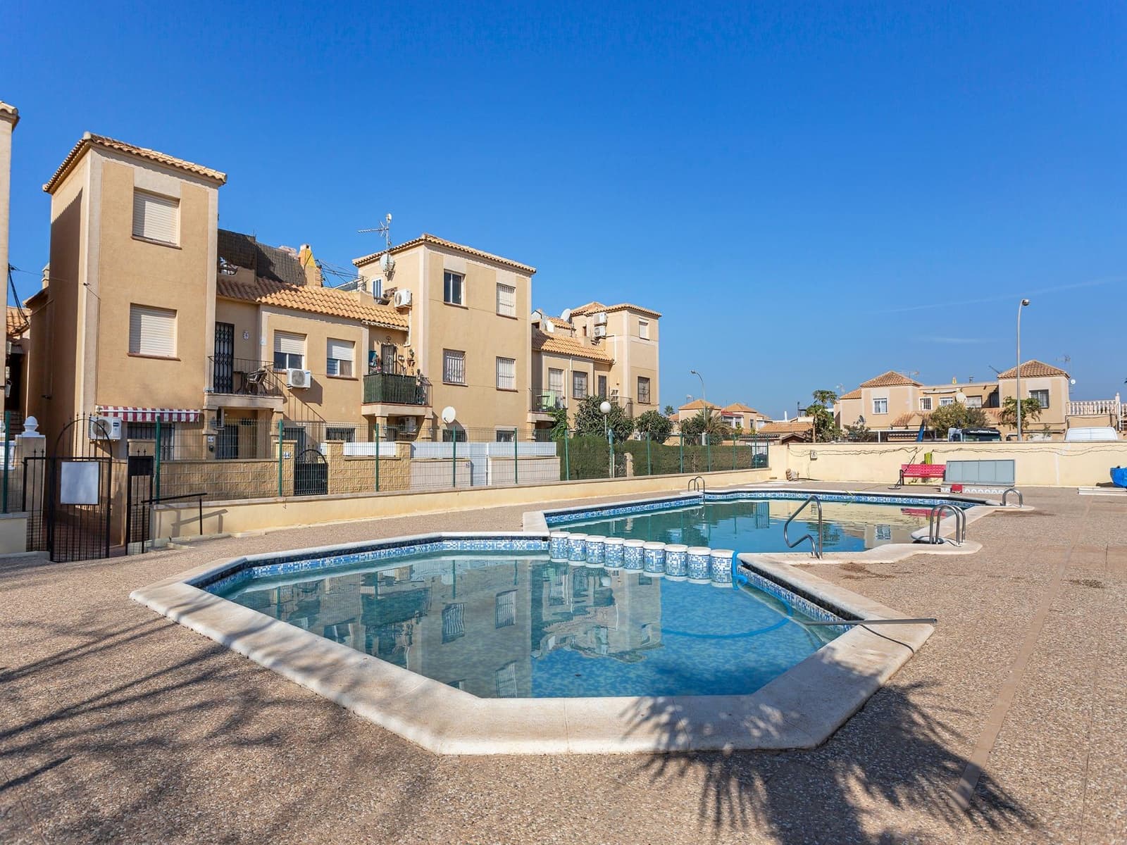 3 slaapkamer Bungalow te koop in Torrevieja met zwembad - € 143.900 (Ref: 10076619)