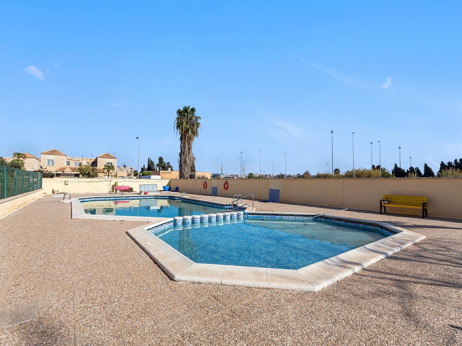 3 slaapkamer Bungalow te koop in Torrevieja met zwembad - € 143.900 (Ref: 10076619)