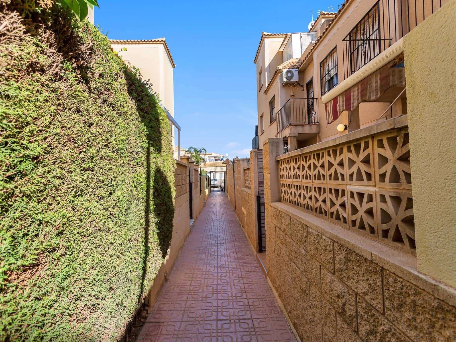 3 slaapkamer Bungalow te koop in Torrevieja met zwembad - € 143.900 (Ref: 10076619)