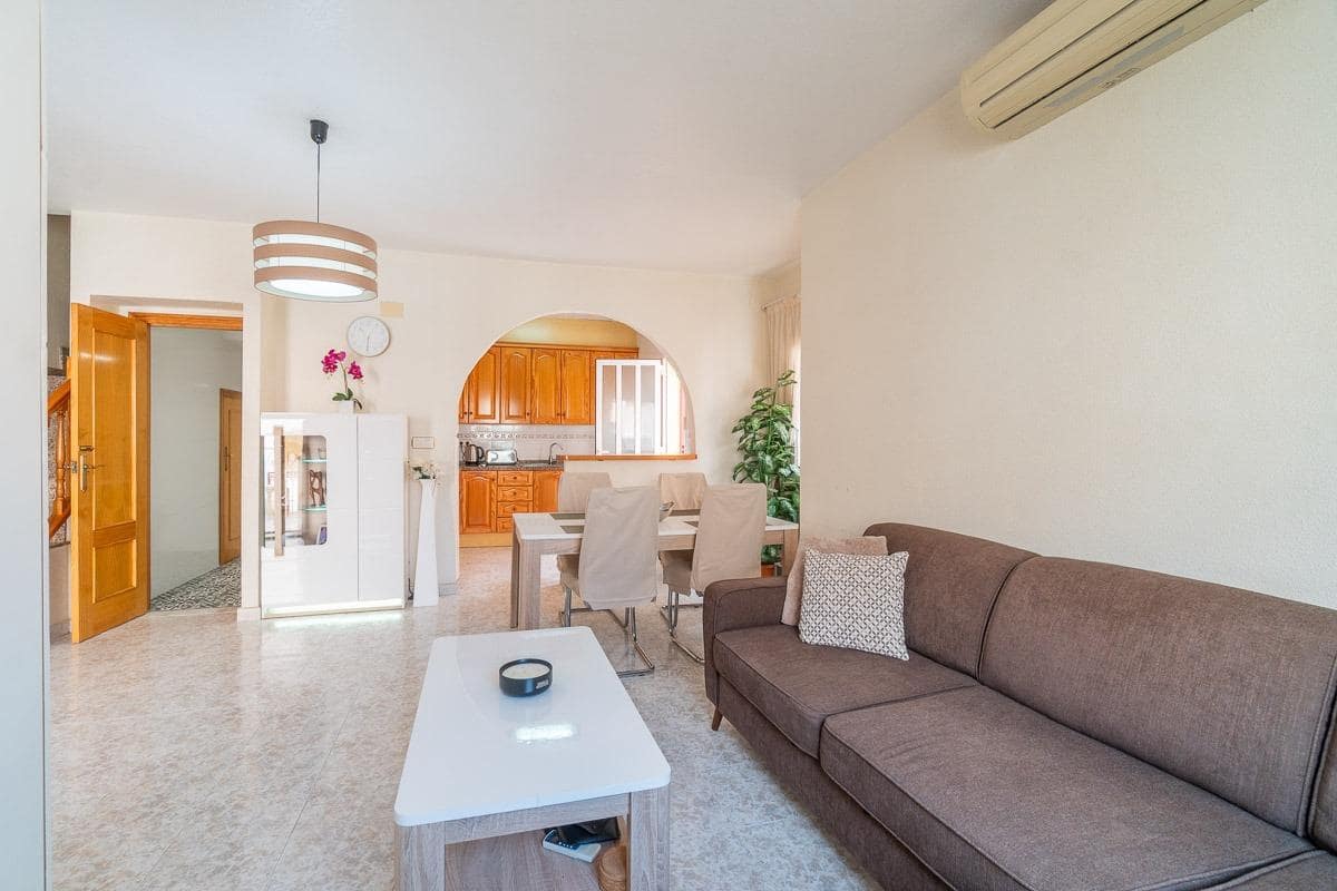 Adosado de 3 habitaciones en La Zenia en venta con piscina - 225.000 € (Ref: 10081127)