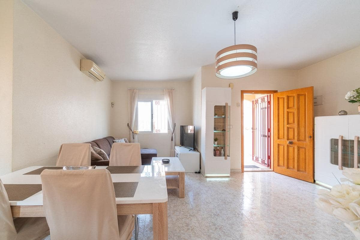 Adosado de 3 habitaciones en La Zenia en venta con piscina - 225.000 € (Ref: 10081127)