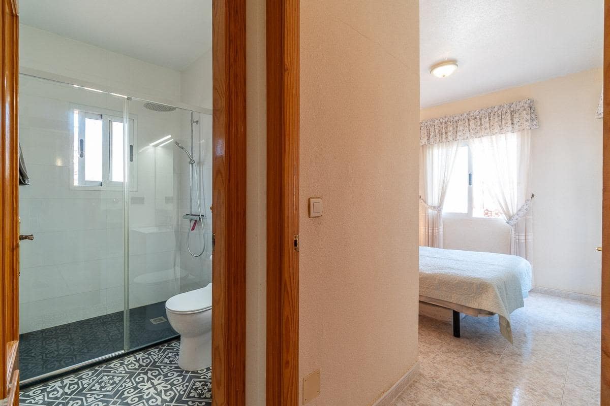 Adosado de 3 habitaciones en La Zenia en venta con piscina - 225.000 € (Ref: 10081127)
