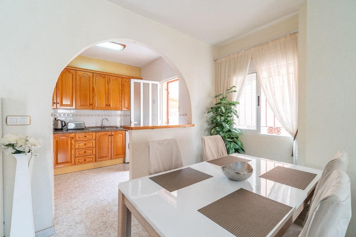 Adosado de 3 habitaciones en La Zenia en venta con piscina - 225.000 € (Ref: 10081127)