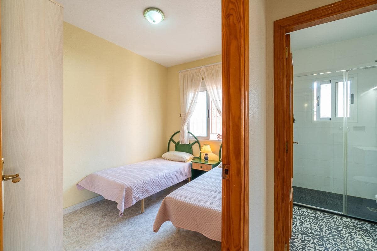 Adosado de 3 habitaciones en La Zenia en venta con piscina - 225.000 € (Ref: 10081127)
