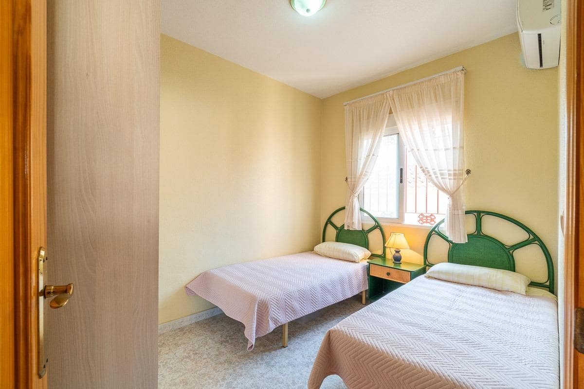 Adosado de 3 habitaciones en La Zenia en venta con piscina - 225.000 € (Ref: 10081127)