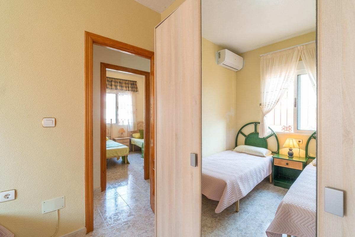 Adosado de 3 habitaciones en La Zenia en venta con piscina - 225.000 € (Ref: 10081127)