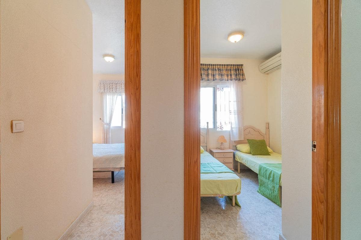 Adosado de 3 habitaciones en La Zenia en venta con piscina - 225.000 € (Ref: 10081127)