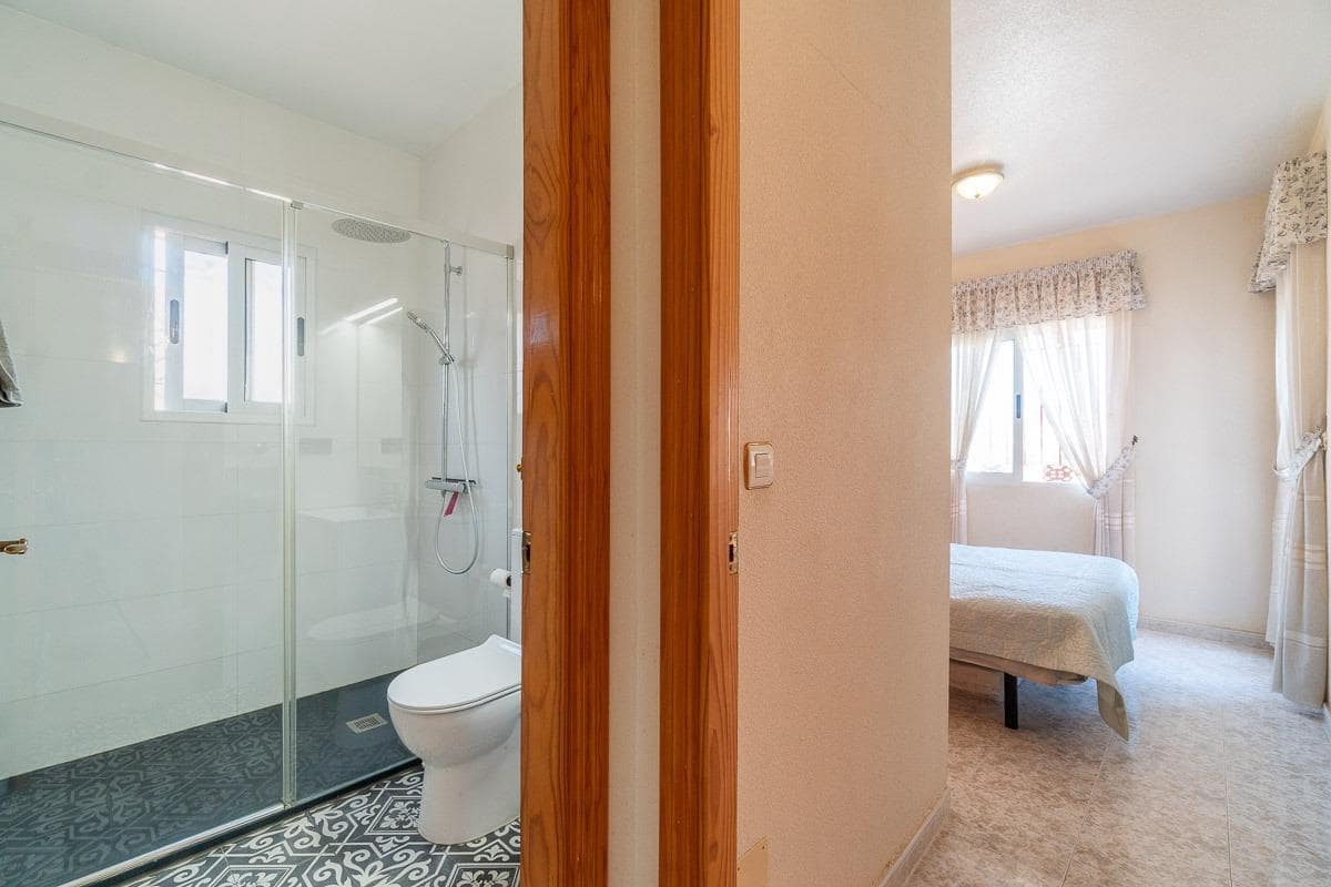 Adosado de 3 habitaciones en La Zenia en venta con piscina - 225.000 € (Ref: 10081127)