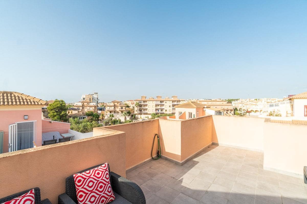 Adosado de 3 habitaciones en La Zenia en venta con piscina - 225.000 € (Ref: 10081127)