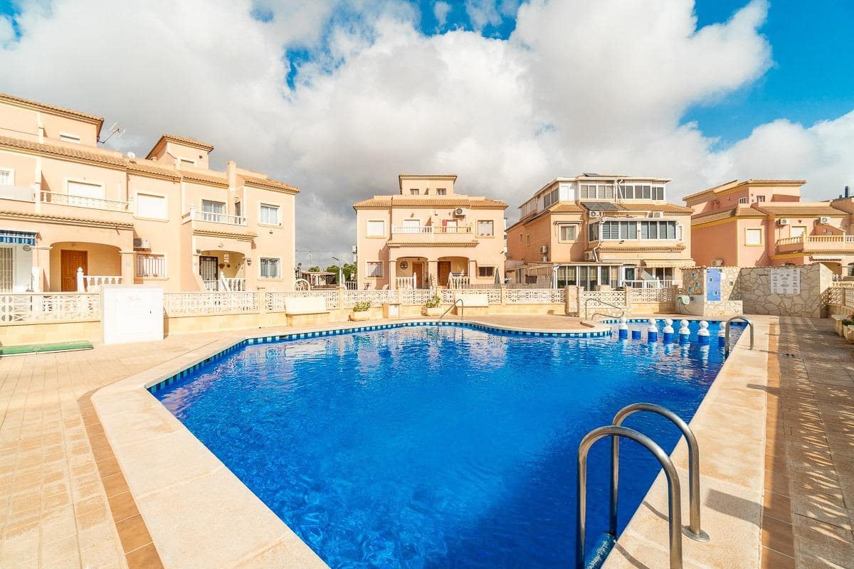 Adosado de 3 habitaciones en La Zenia en venta con piscina - 225.000 € (Ref: 10081127)