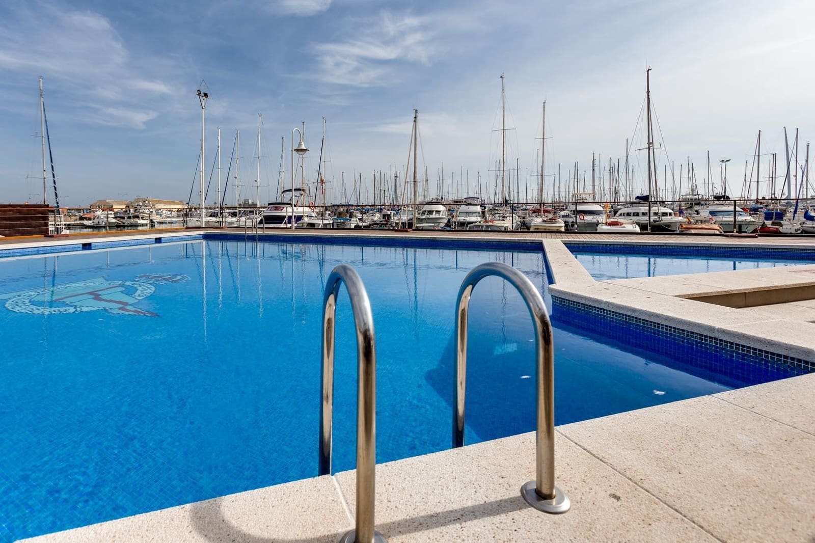 4 soveværelse Villa til salg i Torrevieja med swimmingpool - € 270.000 (Ref: 10081128)