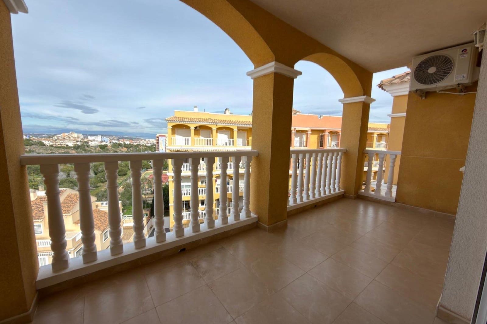2 sovrum Takvåning till salu i Torrevieja med pool - 179 900 € (Ref: 10109652)