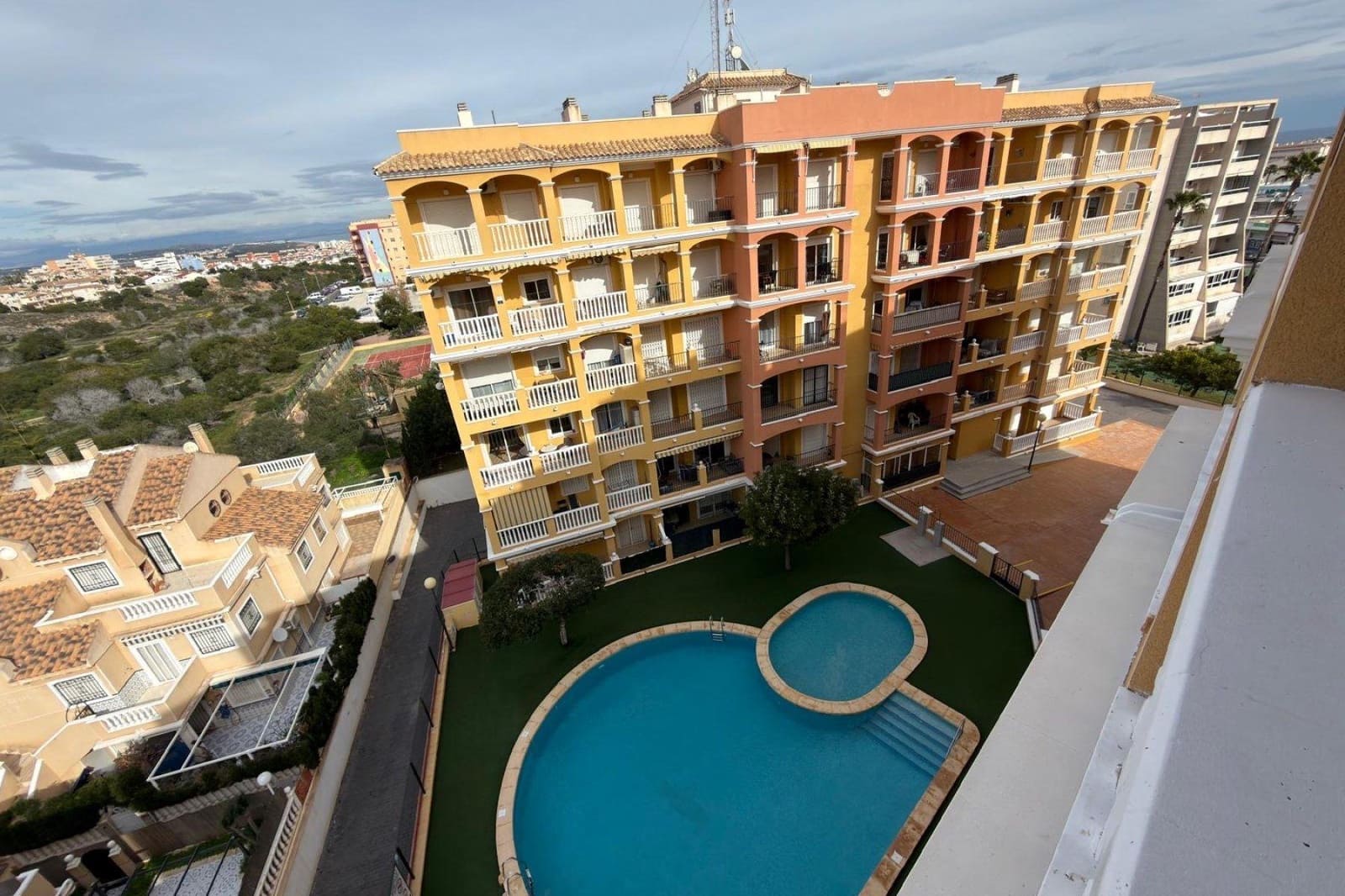 2 sovrum Takvåning till salu i Torrevieja med pool - 179 900 € (Ref: 10109652)
