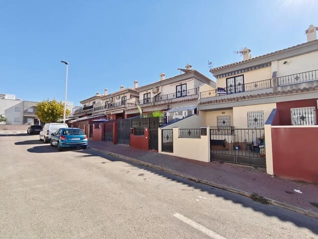 3 soveværelse Rækkehus til salg i Aguas Nuevas, Torrevieja med swimmingpool - € 189.000 (Ref: 10115820)