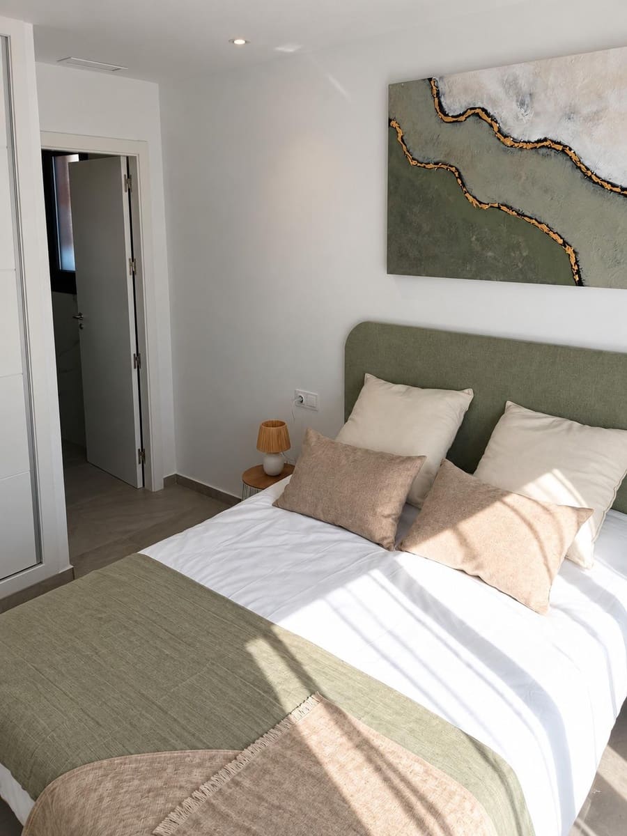 2 soverom Leilighet til salgs i Torrevieja med svømmebasseng garasje - € 269 000 (Ref: 10129377)