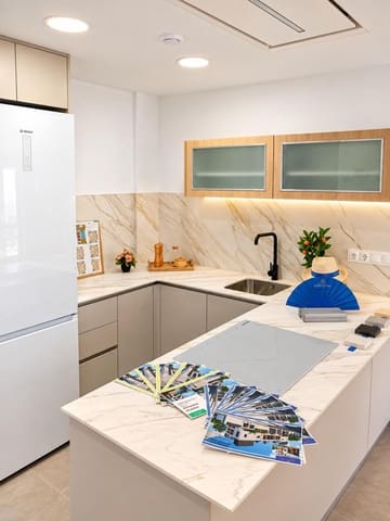 2 chambre Appartement à vendre à Nueva Torrevieja, Torrevieja avec piscine garage - 269 000 € (Ref: 10129377)