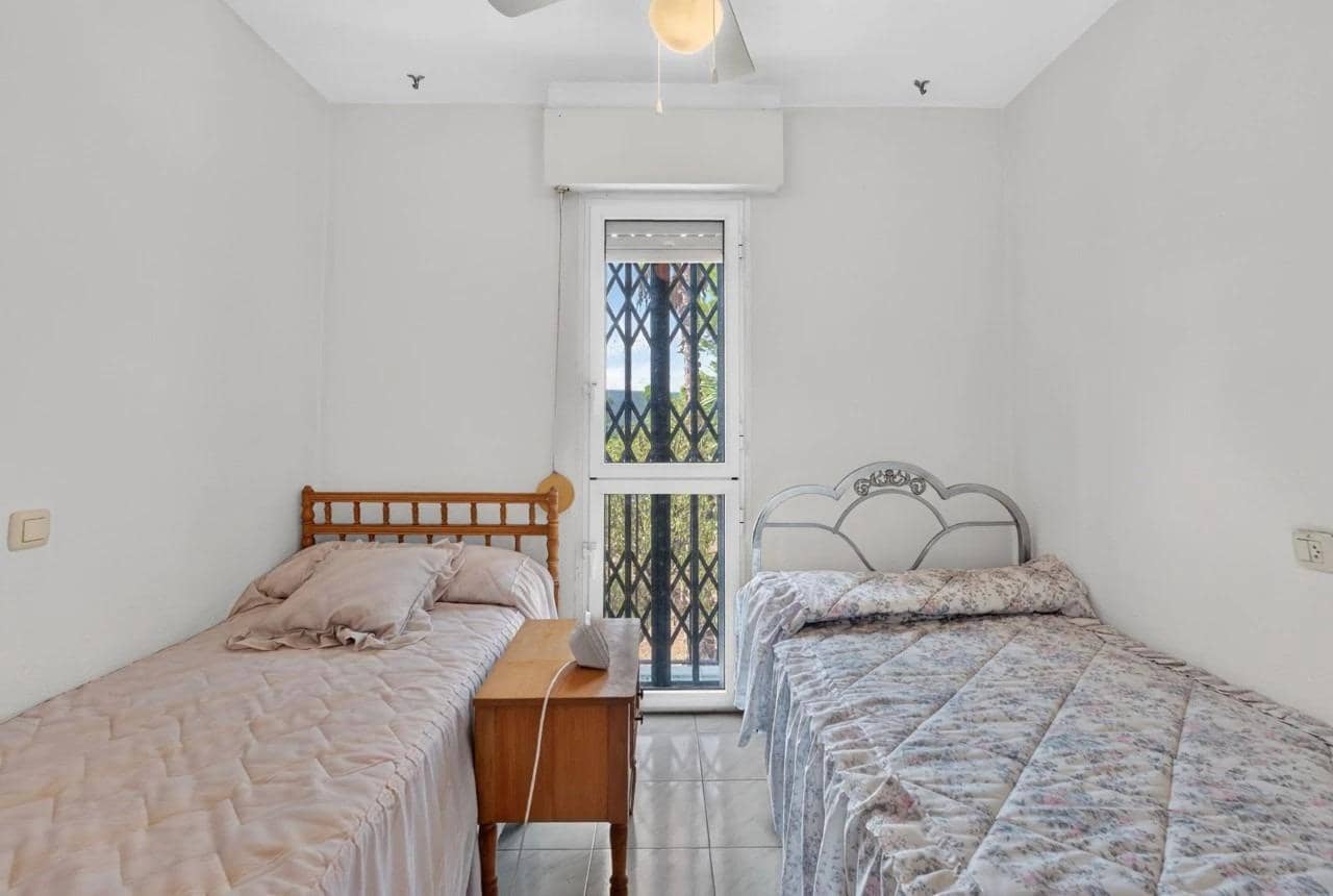 3 makuuhuone Bungalow myytävänä paikassa Torrevieja mukana uima-altaan - 184 000 € (Ref: 10136010)