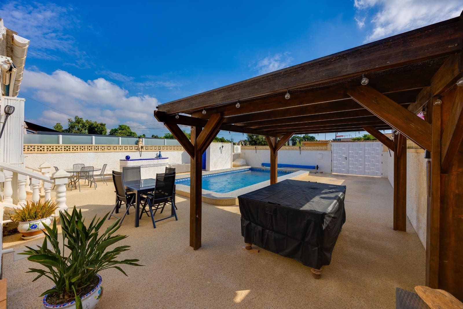 2 bedroom Villa for sale in San Luis with pool garage - € 269,000 (Ref: 10155445)