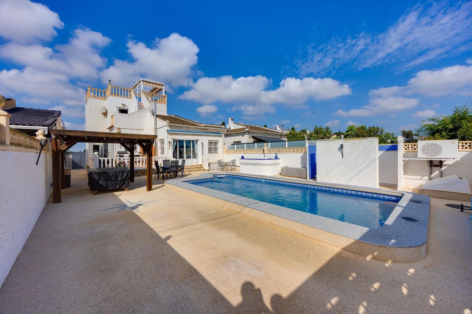 2 bedroom Villa for sale in San Luis with pool garage - € 269,000 (Ref: 10155445)