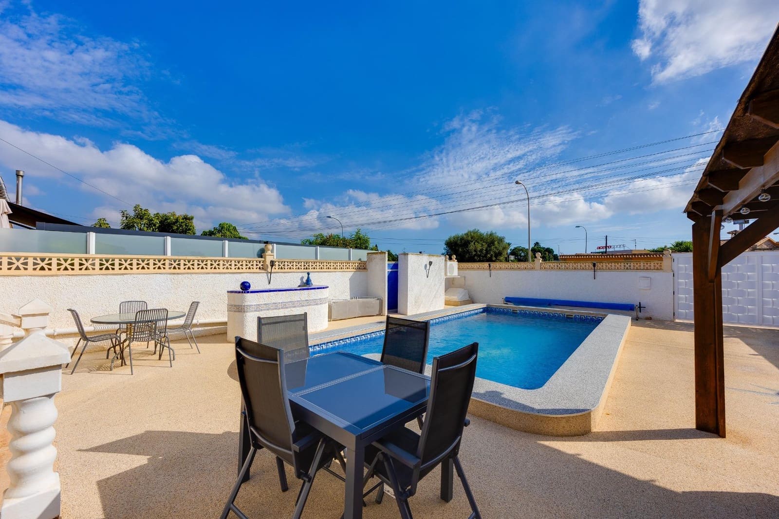 2 bedroom Villa for sale in San Luis with pool garage - € 269,000 (Ref: 10155445)