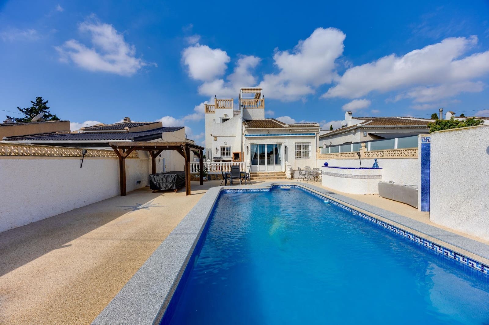 2 bedroom Villa for sale in San Luis with pool garage - € 269,000 (Ref: 10155445)