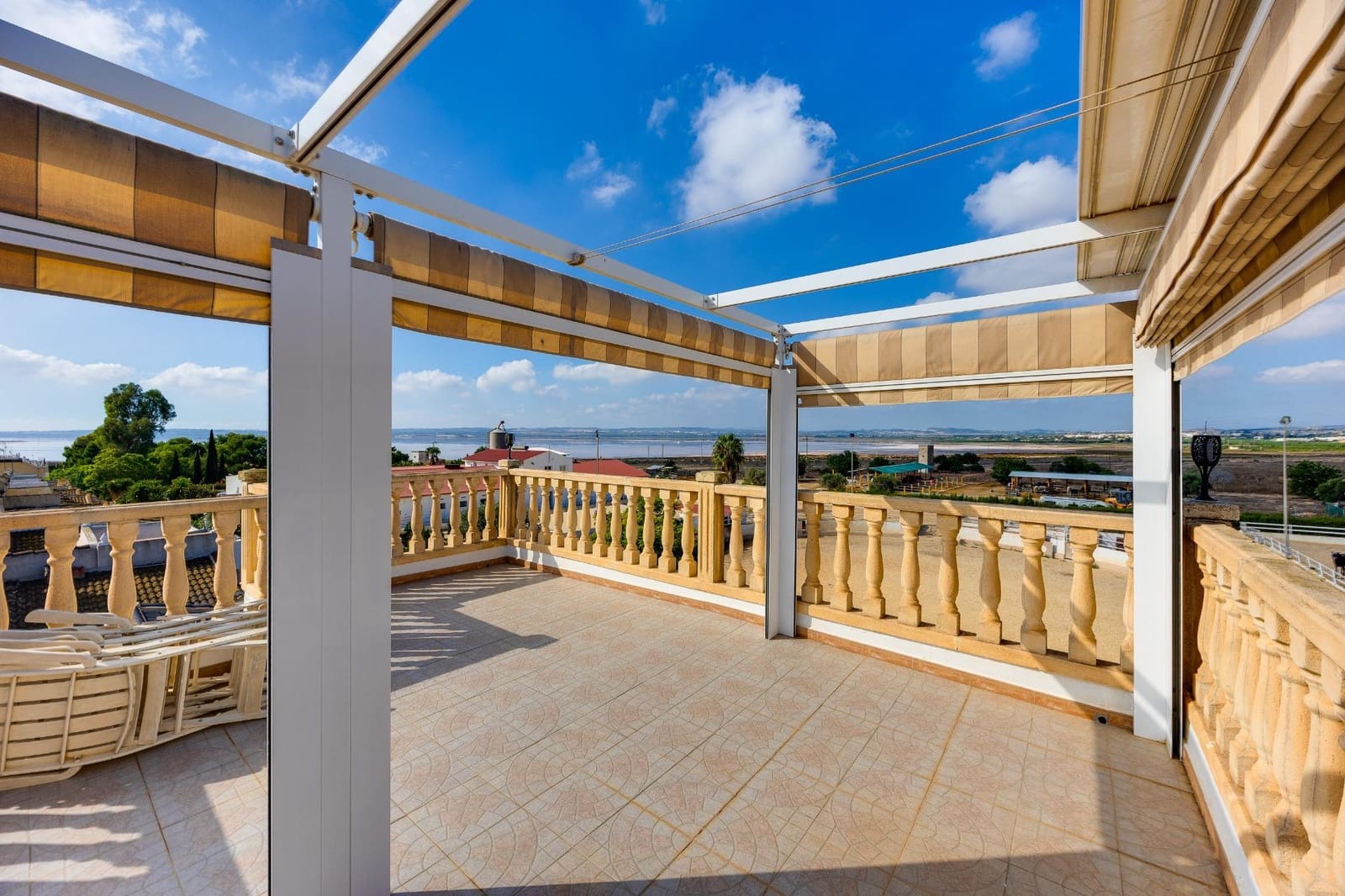 2 bedroom Villa for sale in San Luis with pool garage - € 269,000 (Ref: 10155445)