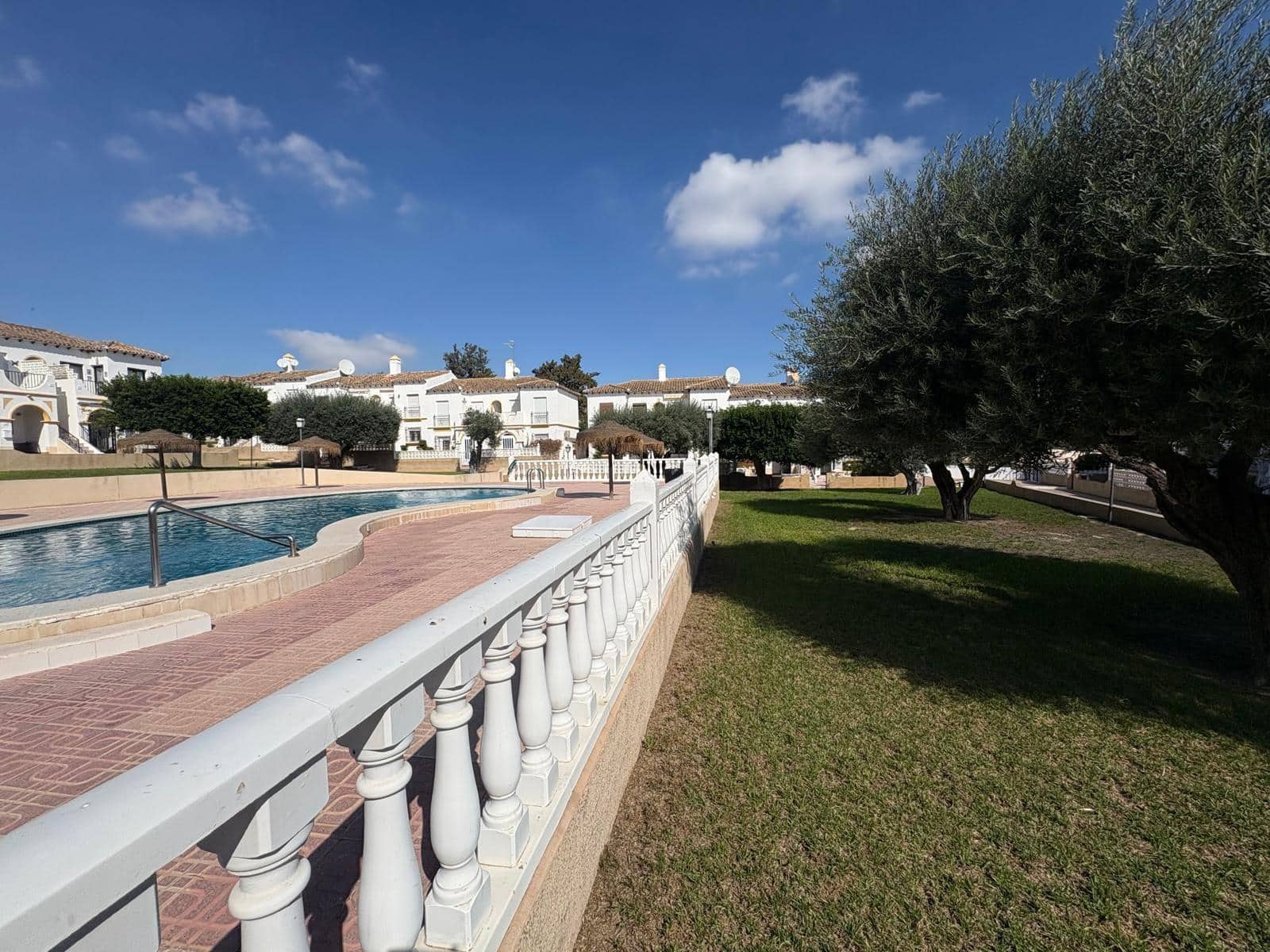 1 Zimmer Bungalow zu verkaufen in Villamartin mit Pool - 115.000 € (Ref: 10157847)