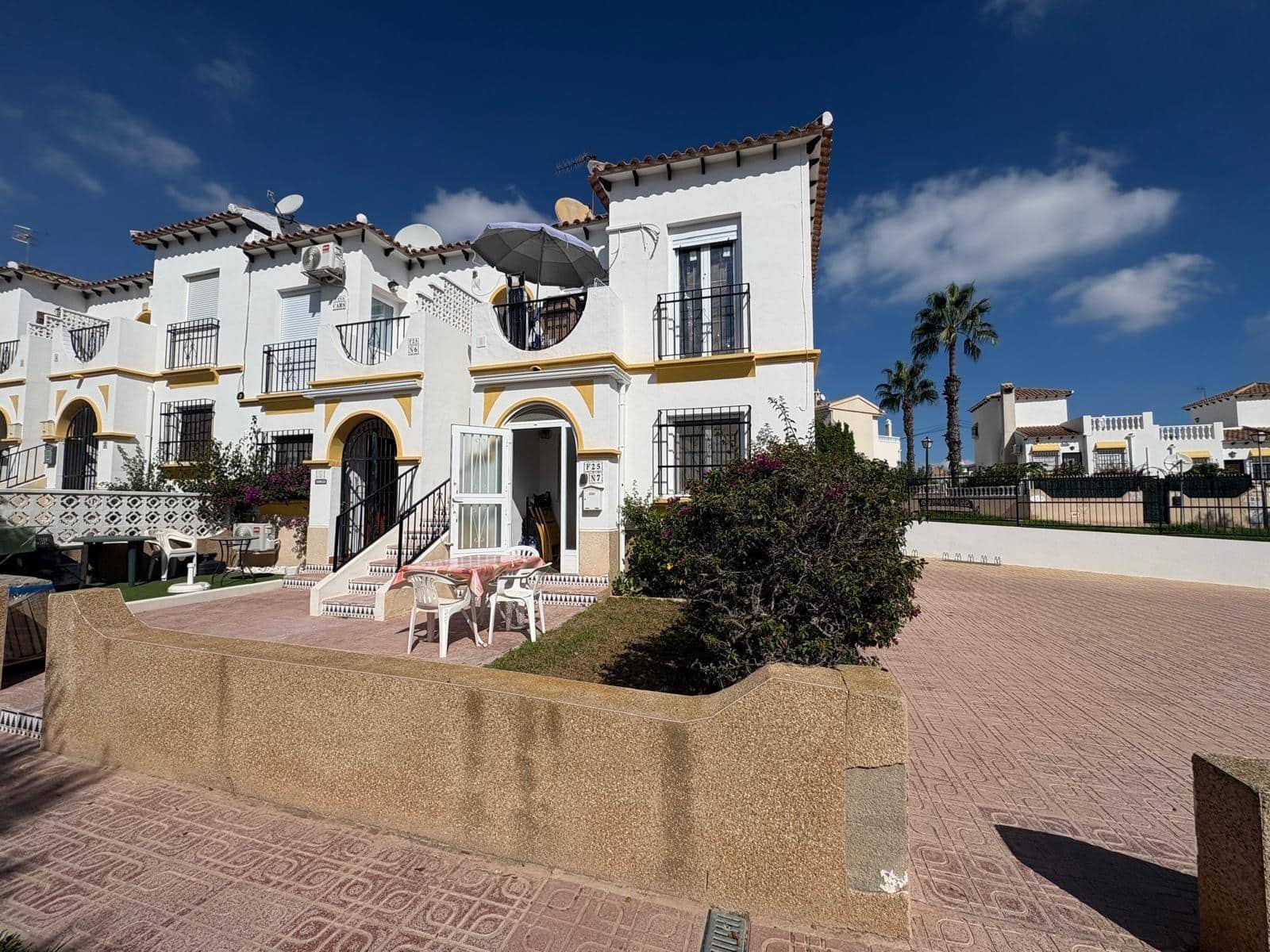 1 Zimmer Bungalow zu verkaufen in Villamartin mit Pool - 115.000 € (Ref: 10157847)