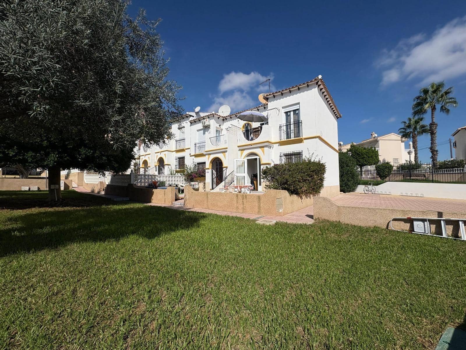 1 Zimmer Bungalow zu verkaufen in Villamartin mit Pool - 115.000 € (Ref: 10157847)