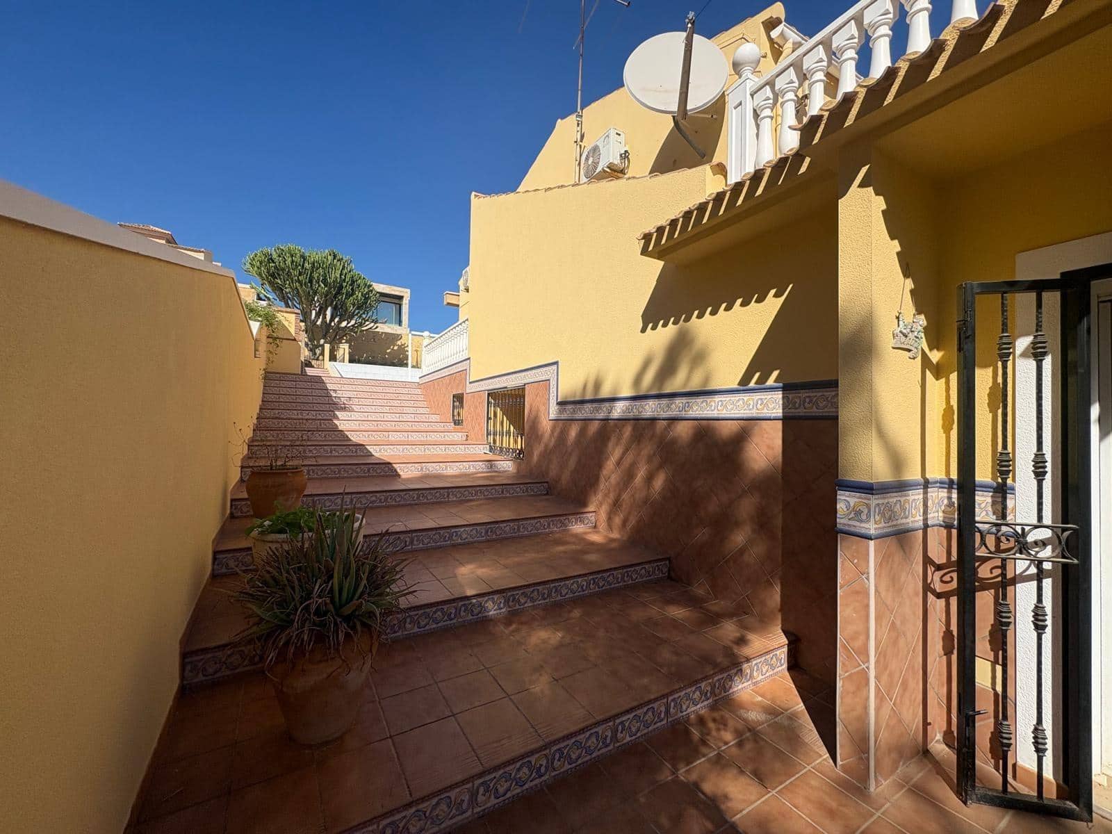 4 bedroom Villa for sale in Los Balcones with pool - € 415,000 (Ref: 10173864)