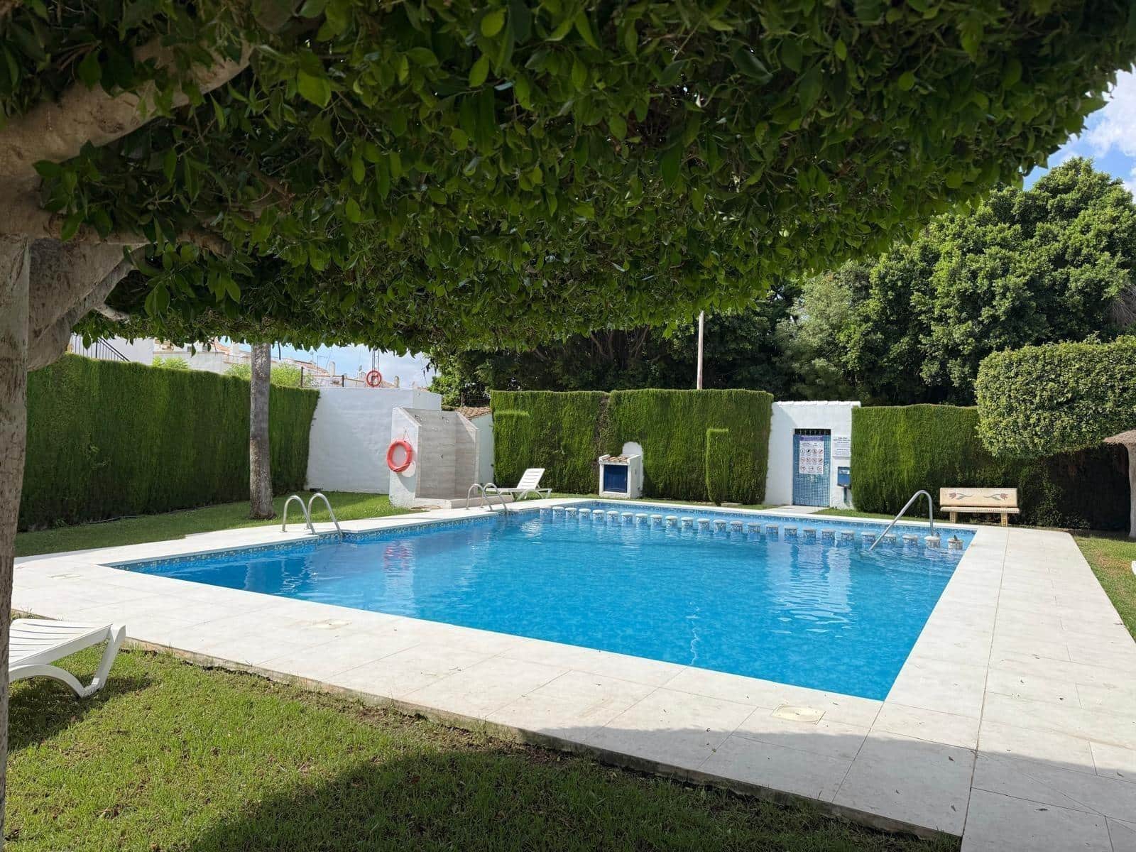 Bungalow de 2 habitaciones en Torrevieja en venta con piscina - 139.900 € (Ref: 10173868)